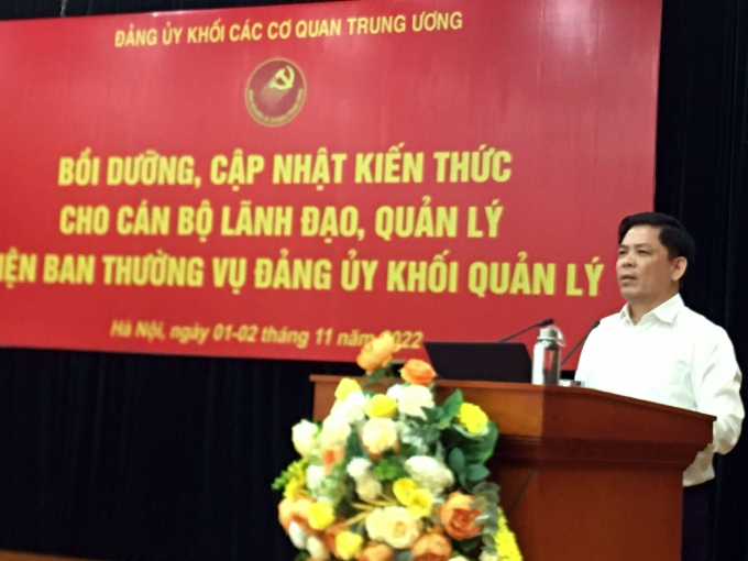 Đồng chí Nguyễn Văn Thể - Ủy viên Trung ương Đảng, Bí thư Đảng ủy Khối các cơ quan Trung ương phát biểu chỉ đạo tại lớp học. (ảnh DP)