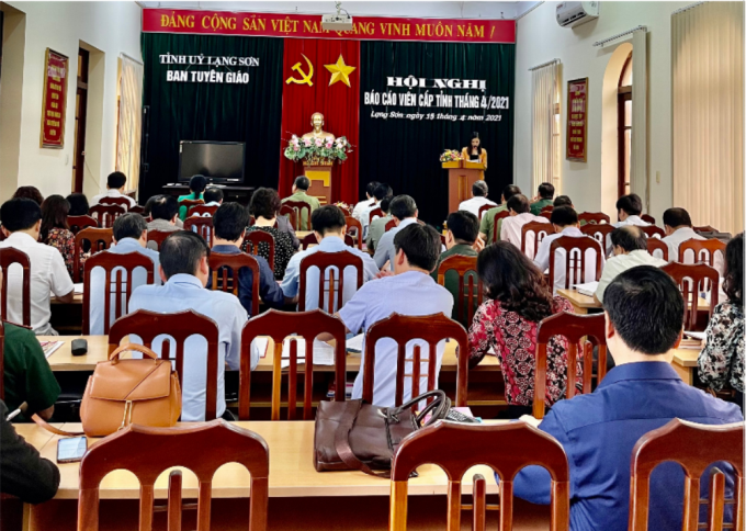 Tuyên truyền miệng tại hội nghị Báo cáo viên cấp tỉnh 2021 tại Lạng Sơn.