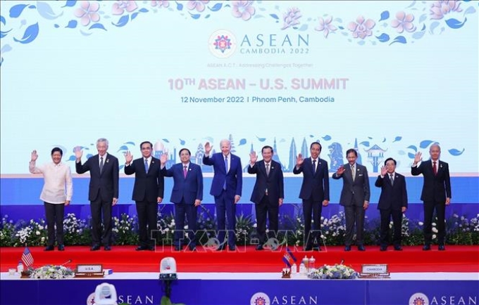 Trưởng đoàn các nước ASEAN và Tổng thống Hoa Kỳ Joe Biden chụp ảnh chung. Ảnh: Dương Giang/TTXVN