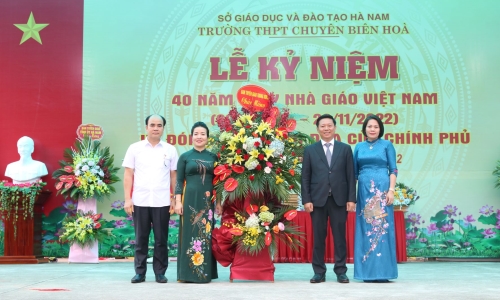 Phó Trưởng Ban Tuyên giáo Trung ương  Trần Thanh Lâm chúc mừng ngày Nhà giáo Việt Nam tại Hà Nam