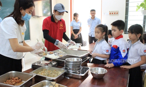 Bảo đảm ATTP bữa ăn bán trú trường học tại Thành phố Bắc Ninh