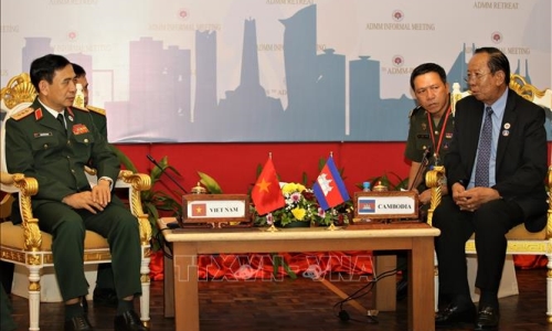 Bộ trưởng Phan Văn Giang gặp song phương Bộ trưởng Quốc phòng Campuchia, Trung Quốc