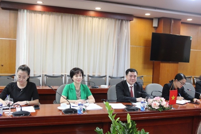 Thứ trưởng Nguyễn Sinh Nhật Tân thay mặt Bộ Công Thương cảm ơn phía Rumani đã ủng hộ Việt Nam trong thời gian qua, đặc biệt trong việc ký kết và thông qua 2 Hiệp định EVFTA và EVIPA.(Ảnh:TA)