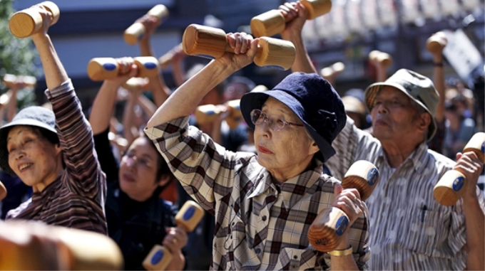 Việt Nam có thể học hỏi nhiều kinh nghiệm quý về quản lý tình trạng già hóa dân số từ Nhật Bản.