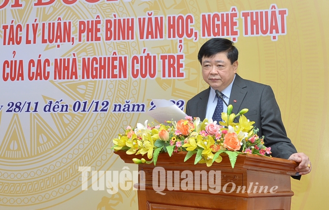 PGS.TS Nguyễn Thế Kỷ, Chủ tịch Hội đồng Lý luận, phê bình Văn học Nghệ thuật Trung ương phát biều khai mạc lớp Bồi dưỡng.