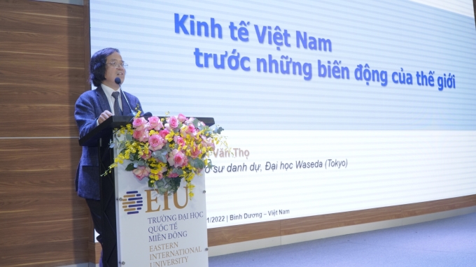 GS Trần Văn Thọ - Giáo sư danh dự Đại học Waseda (Tokyo, Nhật Bản) trình bày về những biến động, trào lưu mới của thế giới tác động đến nền kinh tế Việt Nam .