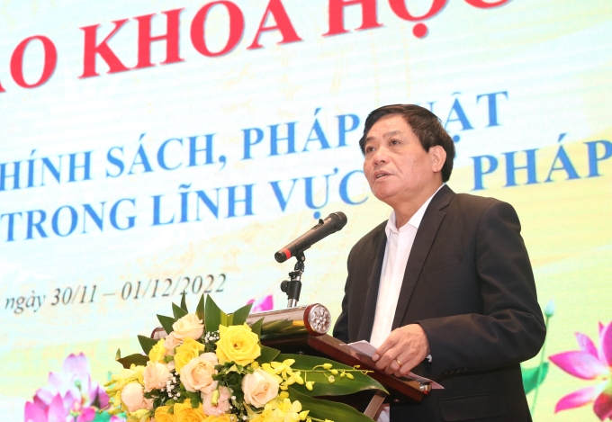 TS. Trần Doãn Tiến, Tổng Biên tập Báo điện tử Đảng Cộng sản Việt Nam phát biểu đề dẫn Hội thảo.