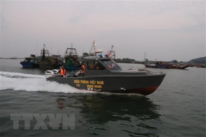Lực lượng Bộ đội biên phòng Quảng Ninh tăng cường tuần tra chống khai thác bất hợp pháp, không báo cáo và không theo quy định (khai thác IUU) trên hải phận Quảng Ninh. (Ảnh minh họa: TTXVN)