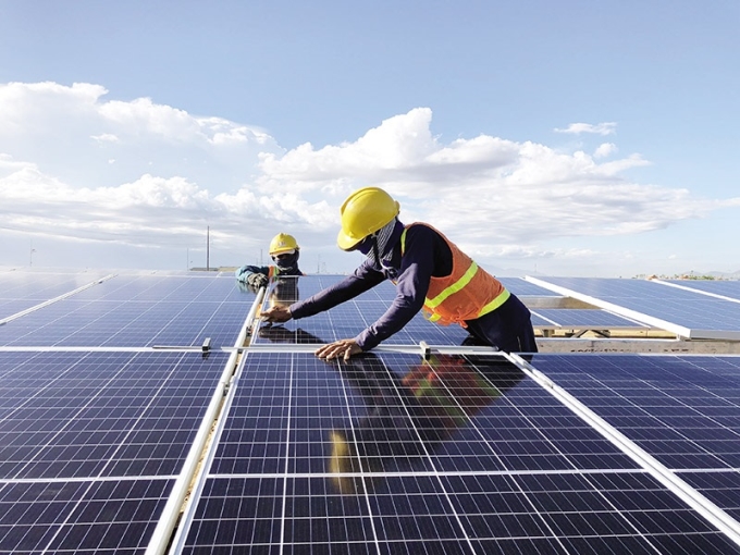 Phát triển điện mặt trời mái nhà là một trong những đề xuất của Bộ Công Thương, nhằm tăng cường sử dụng năng lượng tái tạo, nâng cao hiệu quả thực hiện cam kết của Việt Nam tại COP26.