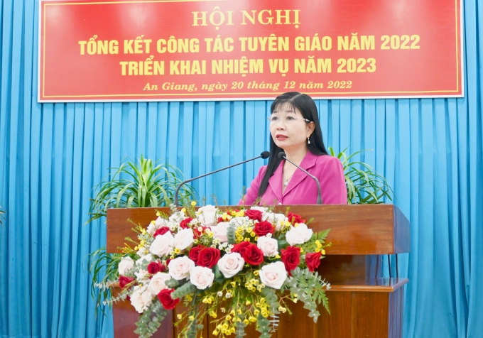 Đồng chí Trần Thị Thanh Hương, UVBTVTU, Trưởng Ban Tuyên giáo Tỉnh ủy Trưởng Đoàn đại biểu Quốc hội tỉnh tiếp thu ý kiến chỉ đạo và kết luận Hội nghị.