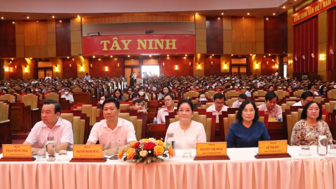 Hội nghị  Ban Thường vụ Tỉnh uỷ Tây Ninh tổ chức kết nối bằng hình thức trực tuyến triển khai đến 116 điểm cầu cấp tỉnh, huyện và xã trên địa bàn.