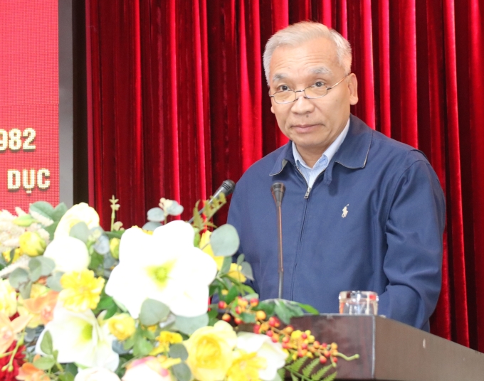 Đồng chí Nguyễn Anh Dũng trình bày tham luận tại Hội thảo.