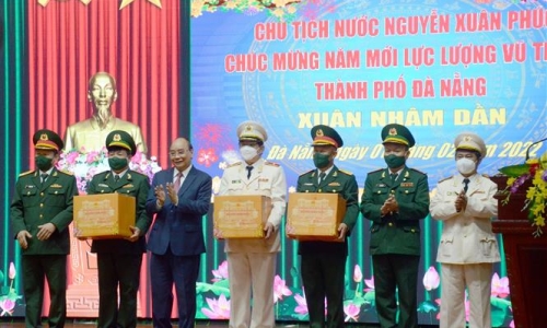 Chủ tịch nước Nguyễn Xuân Phúc thăm, chúc Tết các đơn vị tại Đà Nẵng