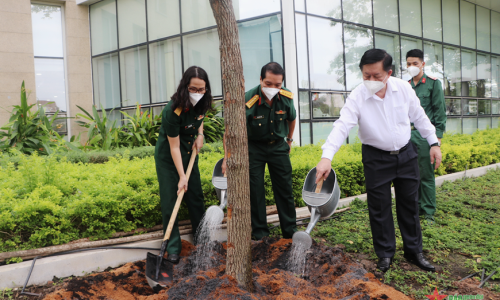Đồng chí Nguyễn Trọng Nghĩa phát động Tết trồng cây tại Bệnh viện Quân y 175