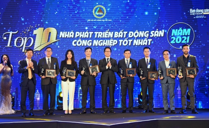 Tổng công ty Becamex IDC được Hiệp hội Bất động sản Việt Nam (VNREA) vinh danh Top 10 nhà phát triển bất động sản công nghiệp tốt nhất năm 2021.