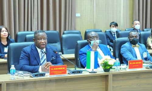 Tổng thống Sierra Leone thăm Viện Khoa học Nông nghiệp Việt Nam