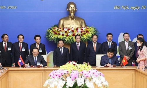 Truyền thông Lào nhấn mạnh tình hữu nghị đoàn kết đặc biệt Lào-Việt