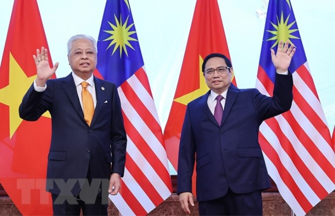 Thủ tướng Phạm Minh Chính và Thủ tướng Malaysia Dato’ Sri Ismail Sabri bin Yaakob chụp ảnh chung. (Ảnh: Dương Giang/TTXVN)