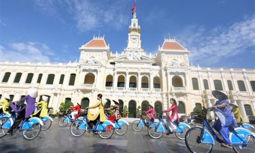 Thành phố Hồ Chí Minh tổ chức diễu hành 'Tôi yêu Áo dài Việt Nam'