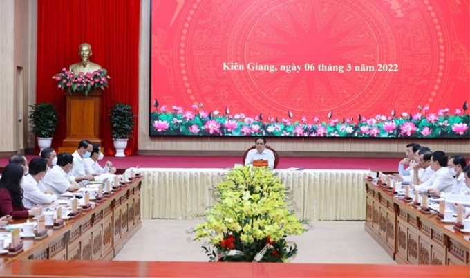 Thủ tướng Phạm Minh Chính chủ trì làm việc với lãnh đạo chủ chốt tỉnh Kiên Giang. (Ảnh: Dương Giang/TTXVN)
