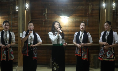 Nhịp nhàng điệu xòe, phụ nữ Thái tự tin quảng bá văn hóa dân tộc