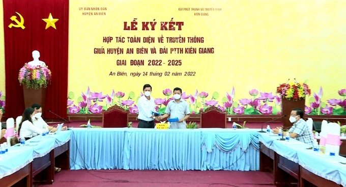 Ủy ban nhân dân huyện An Biên và Đài Phát thanh và Truyền hình Kiên Giang ký kết hợp tác toàn diện về truyền thông giai đoạn 2022-2025, ngày 24/02/2022.