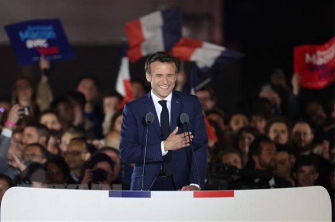 Tổng thống Pháp đương nhiệm Emmanuel Macron trong cuộc gặp những người ủng hộ, sau khi giành chiến thắng trong cuộc bầu cử Tổng thống vòng 2, tại Paris, tối 24/4/2022. (Ảnh: AFP/TTXVN)