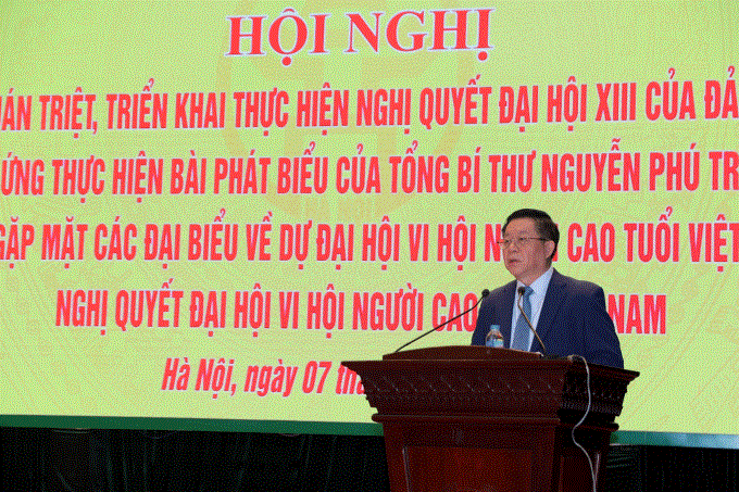 Đồng chí Nguyễn Trọng Nghĩa, Bí thư Trung ương Đảng, Trưởng Ban tuyên giáo Trung ương đã thông tin tại Hội nghị. Ảnh DP