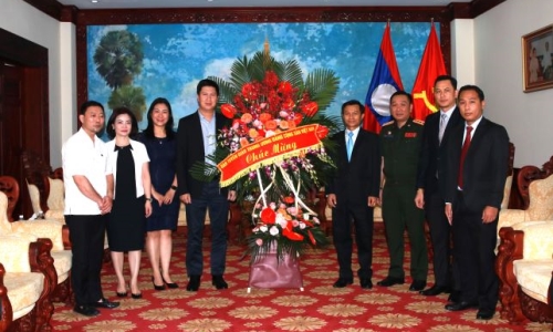 Ban Tuyên giáo Trung ương thăm và chúc mừng Đại sứ quán Lào nhân dịp Tết cổ truyền của Lào