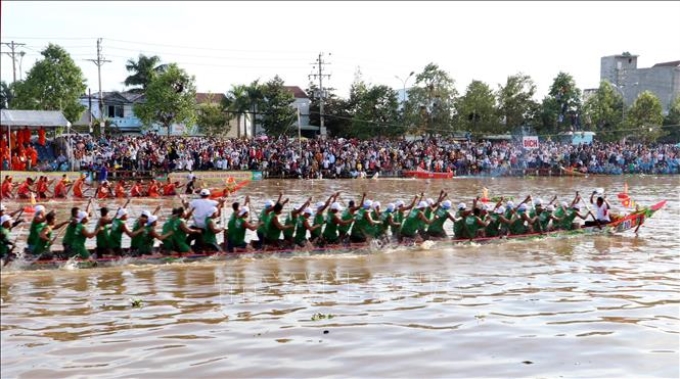 Giải đua ghe Ngo và tuần lễ hội Óc Om Bóc - Đua ghe Ngo của đồng bào Khmer năm 2020.