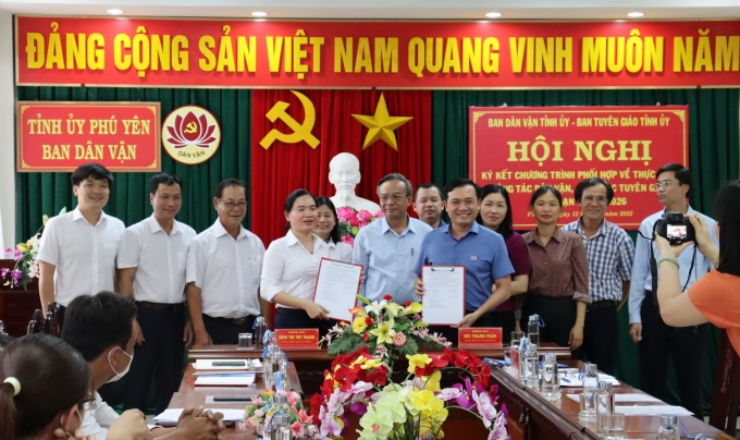 Quang cảnh buổi lễ ký kết Chương trình phối hợp công tác giữa Ban Tuyên giáo Tỉnh ủy Phú Yên và Ban Dân vận Tỉnh ủy Phú Yên