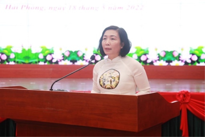 Đồng chí Đào Khánh Hà phát biểu đề dẫn Tọa đàm.