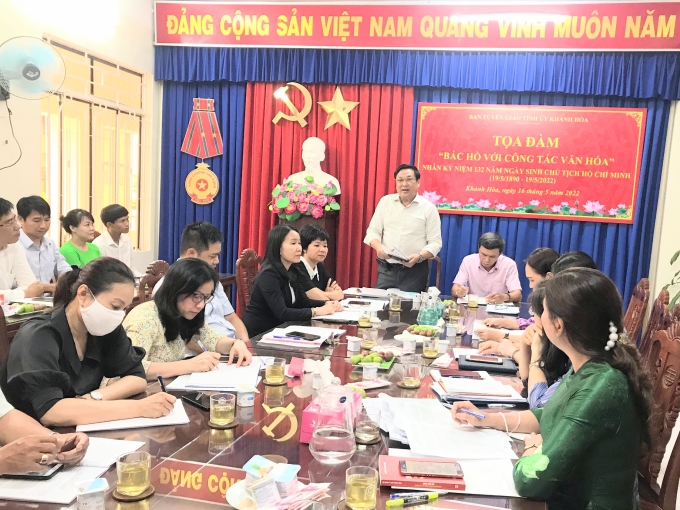 Đồng chí Lê Hữu Thọ, Trưởng ban Tuyên giáo Tỉnh ủy phát biểu tại buổi Tọa đàm.