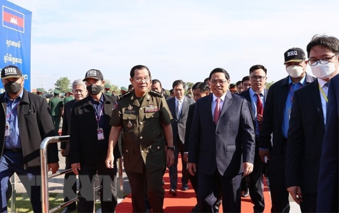 Techo Hun Sen sang thăm điểm dừng chân trong hành trình cứu nước tại Khu vực X16. Đây là hoạt động trong Chương trình Lễ kỷ niệm 45 năm Con đường tiến tới đánh đổ chế độ diệt chủng Pol Pot của Thủ tướng Campuchia Hun Sen. (Ảnh: TTXVN)