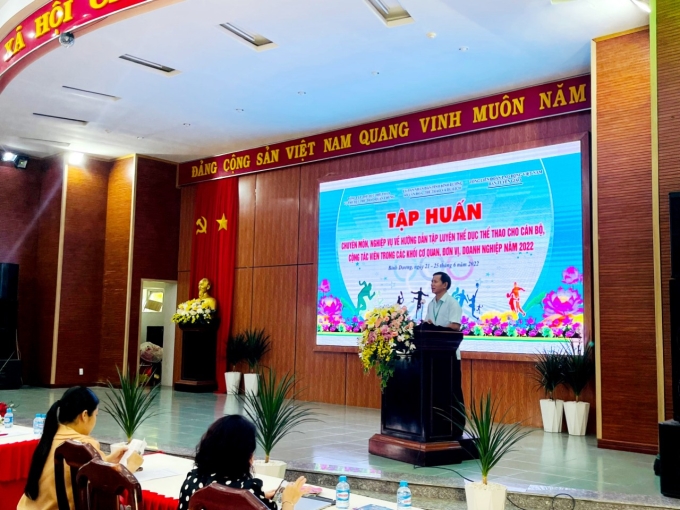 Ông Vũ Mạnh Tiêm – Phó Trưởng Ban Tuyên Giáo, Tổng Liên đoàn Lao động Việt Nam phát biểu Khai mạc Lớp tập huấn chuyên môn Thể dục thể thao cho cán bộ, cộng tác viên trong các khối cơ quan đơn vị, Khu công nghiệp toàn quốc năm 2022.