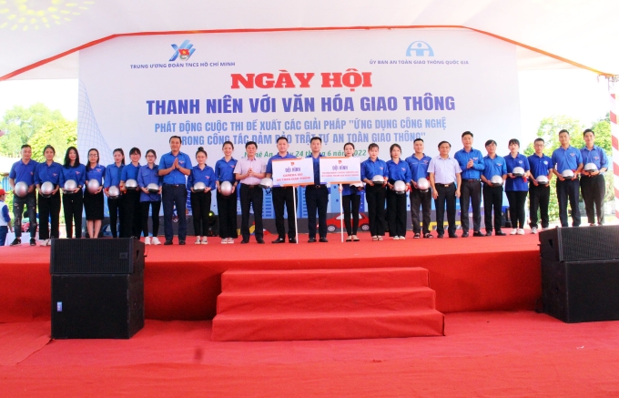 Gần1.500 đoàn viên, thanh niên, học sinh, sinh viên tỉnh Nghệ An tham dự Ngày hội “Thanh niên với văn hóa giao thông” và Phát động Cuộc thi đề xuất các giải pháp ​“Ứng dụng công nghệ đảm bảo trật tự an toàn giao thông” năm 2022.