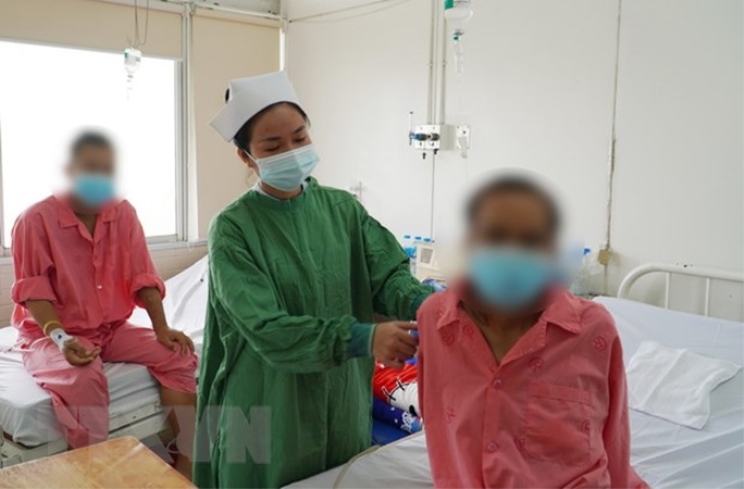 Hai bệnh nhân được ghép thận tại Bệnh viện Chợ Rẫy hồi phục sau ghép. (Ảnh: TTXVN)
