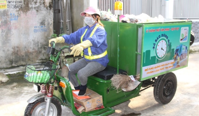 Xe điện 3 bánh thu gom rác thải ở Hà Tĩnh