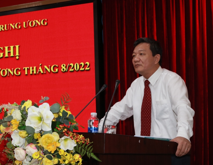Đồng chí Nguyễn Minh Tâm, Vụ Trưởng Vụ Lào - Campuchia (Ban Đối ngoại Trung ương) thông tin chuyên đề tại hội nghị. (Ảnh: TA)