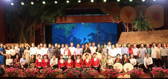 Các học viên đi thực tế tại tỉnh Bắc Ninh, thưởng thức chương trình biểu diễn Dân ca Quan họ Bắc Ninh.