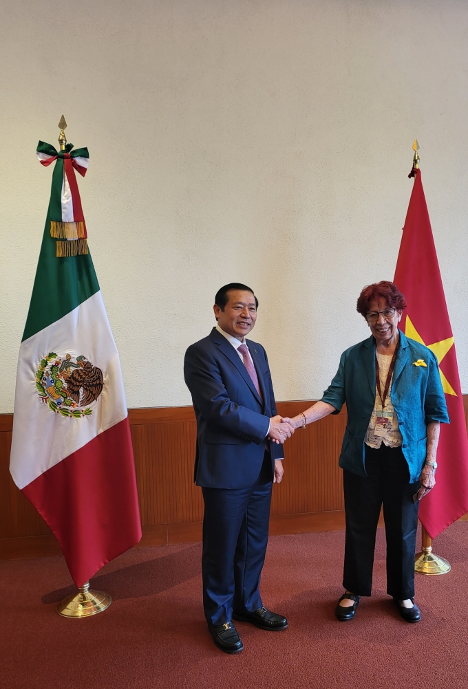 Đồng chí Lại Xuân Môn và bà Carmen Moreno, Thứ trưởng Thường trực Bộ Ngoại giao Mexico.