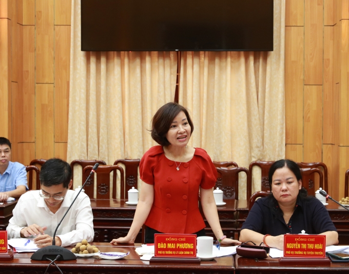Đồng chí Đào Mai Phương, Phó Vụ trưởng Vụ Lý luận Chính trị phát biểu tại buổi làm việc. (Ảnh: TA)