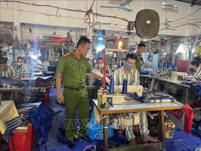 Công tác dạy nghề cho phạm nhân tại Trại giam Ninh Khánh, tỉnh Ninh Bình.