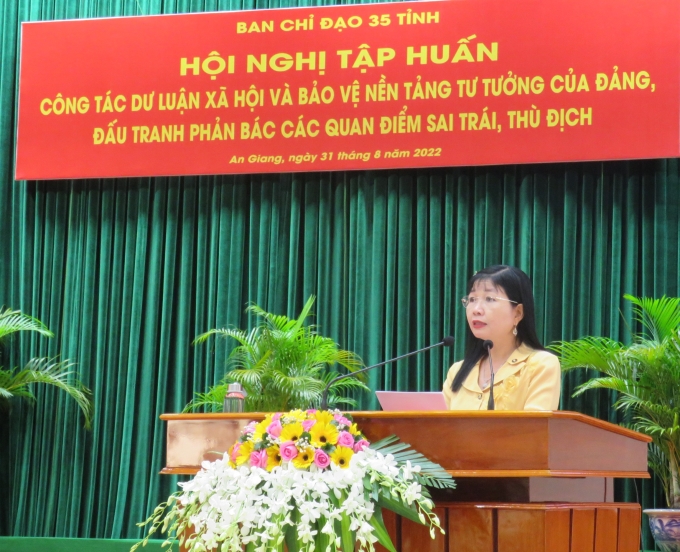 Đồng chí Trần Thị Thanh Hương, Trưởng Ban Tuyên giáo Tỉnh ủy An Giang phát biểu tại Hội nghị.