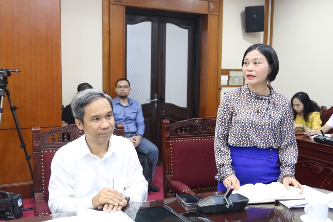 Đồng chí Phạm Thị Vui đưa ra 3 kiến nghị trong việc phổ biến, bồi dưỡng, cập nhật kiến thức lý luận chính trị trên Internet trong giai đoạn hiện nay.