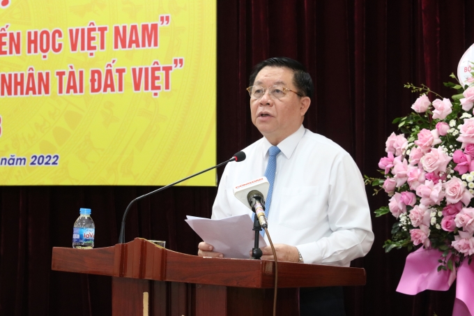 Đồng chí Nguyễn Trọng Nghĩa, Bí thư Trung ương Đảng, Trưởng Ban Tuyên giáo Trung ương phát biểu tại buổi gặp mặt. (Ảnh: TA)
