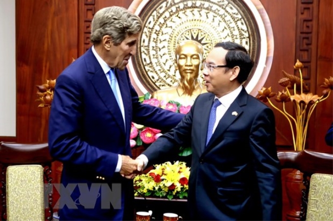 Bí thư Thành ủy TP. Hồ Chí Minh Nguyễn Văn Nên tiếp ông John Kerry, Đặc phái viên của Tổng thống Hoa Kỳ về biến đổi khí hậu. (Ảnh: TTXVN)