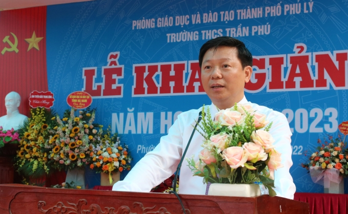 Đồng chí Trần Thanh Lâm phát biểu tại lễ khai giảng.