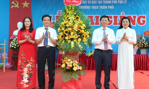 Đồng chí Trần Thanh Lâm dự lễ khai giảng năm học mới tại Hà Nam