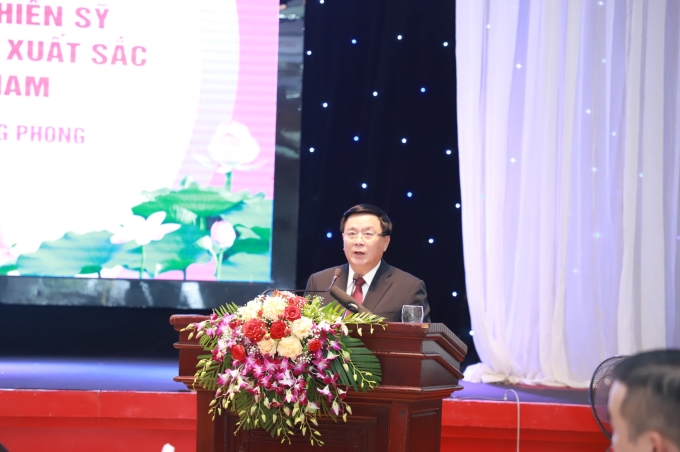Đồng chí Nguyễn Xuân Thắng phát biểu đề dẫn tại Hội thảo.